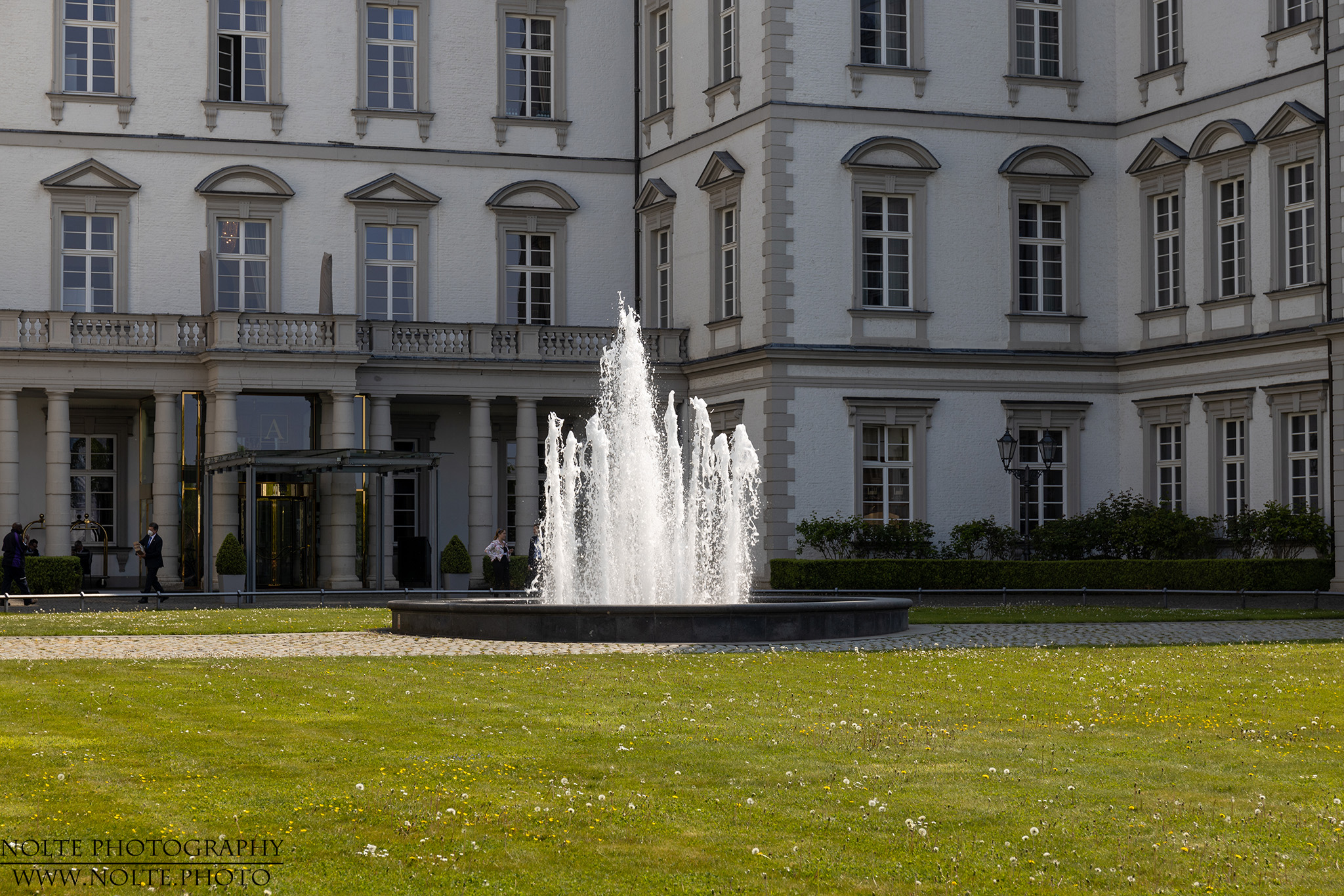 Der Springbrunnen vor dem Schloss