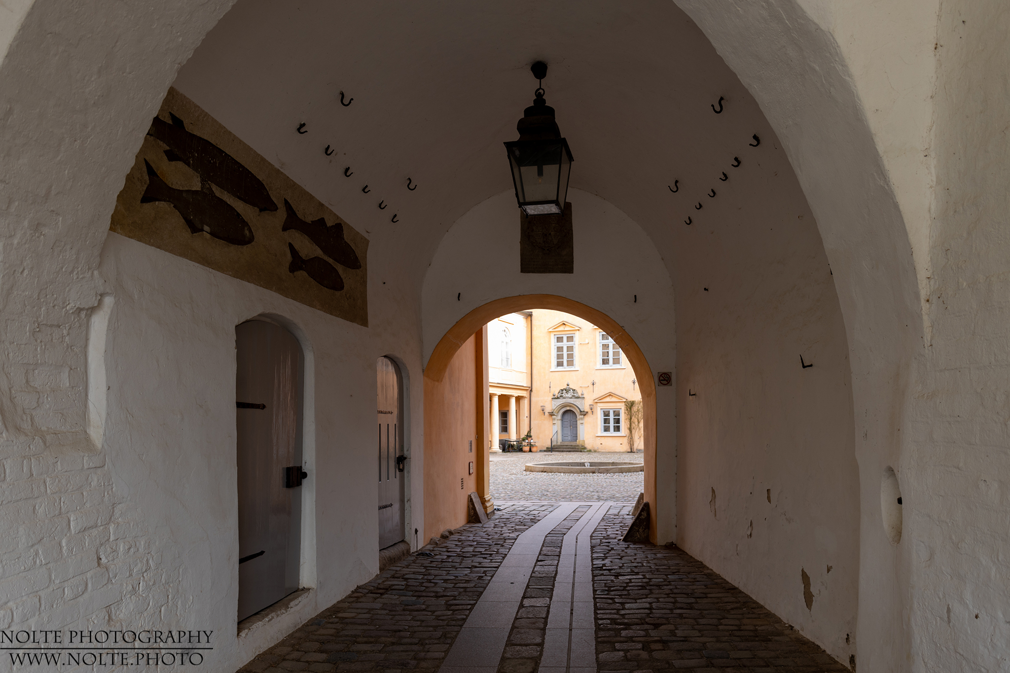 Durchgang zum Innenhof des Eutiner Schlosses