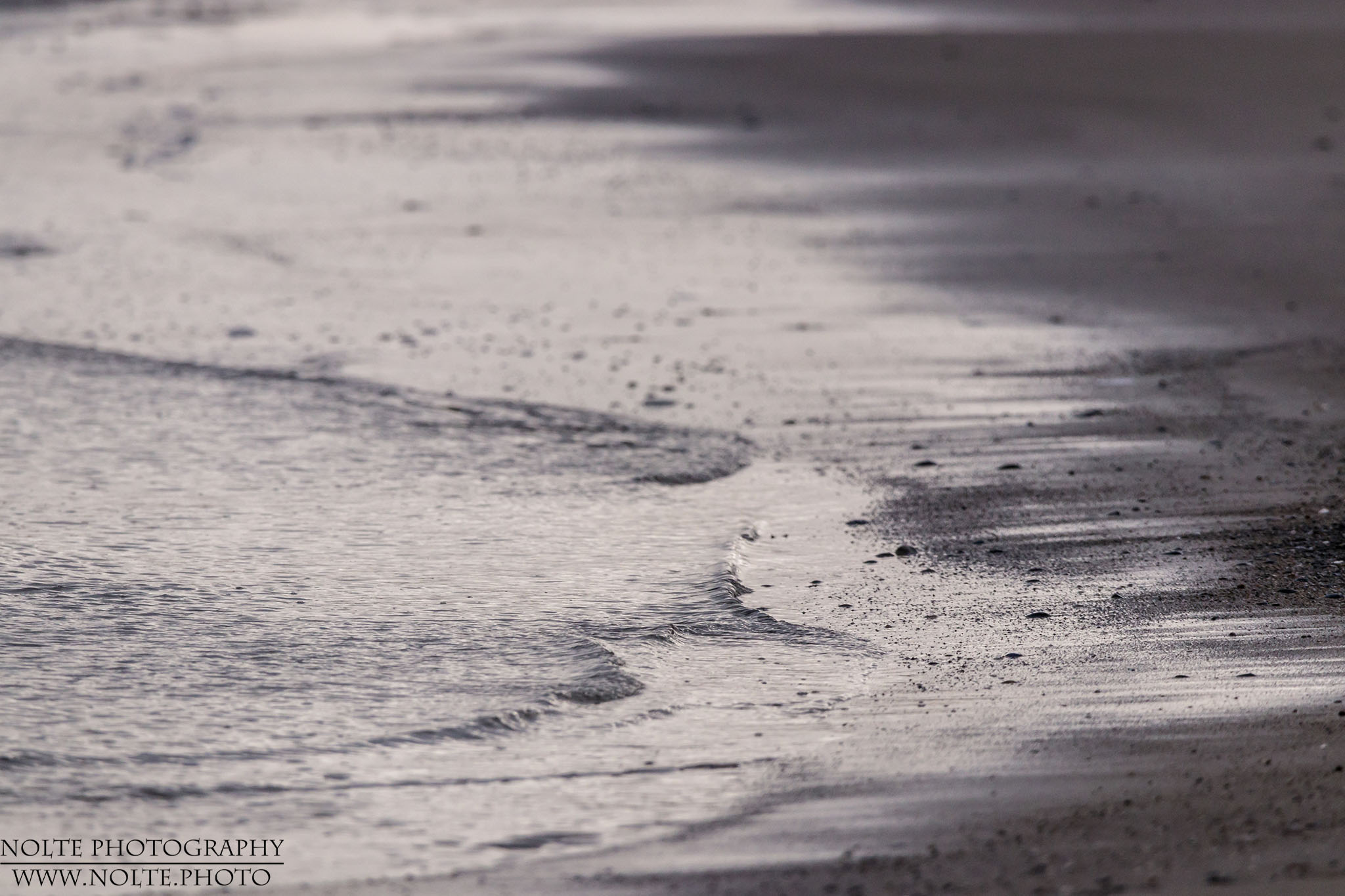 Sanfte Wellen am Strand