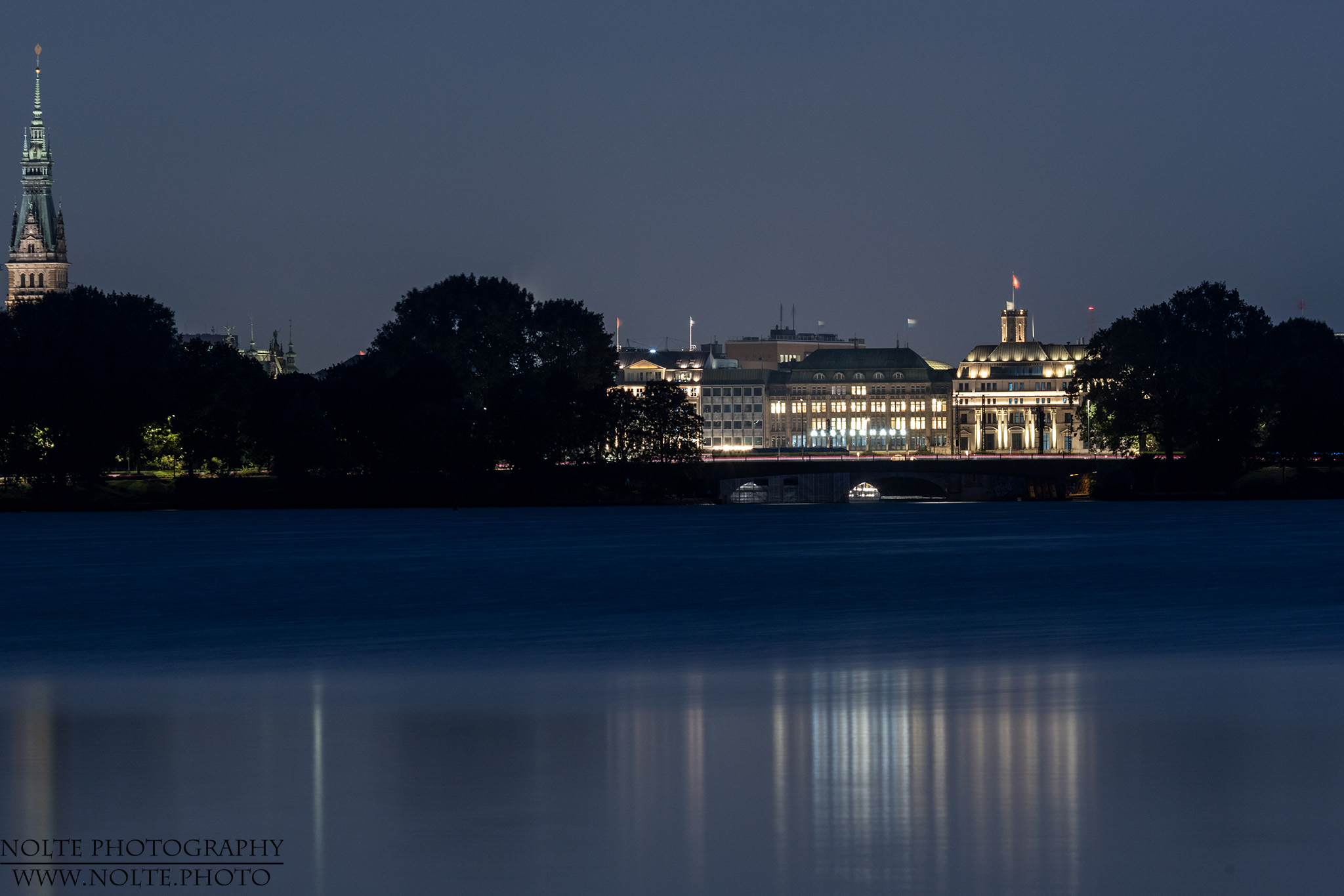 Blick von der Aussenalster zum Jungfernstieg