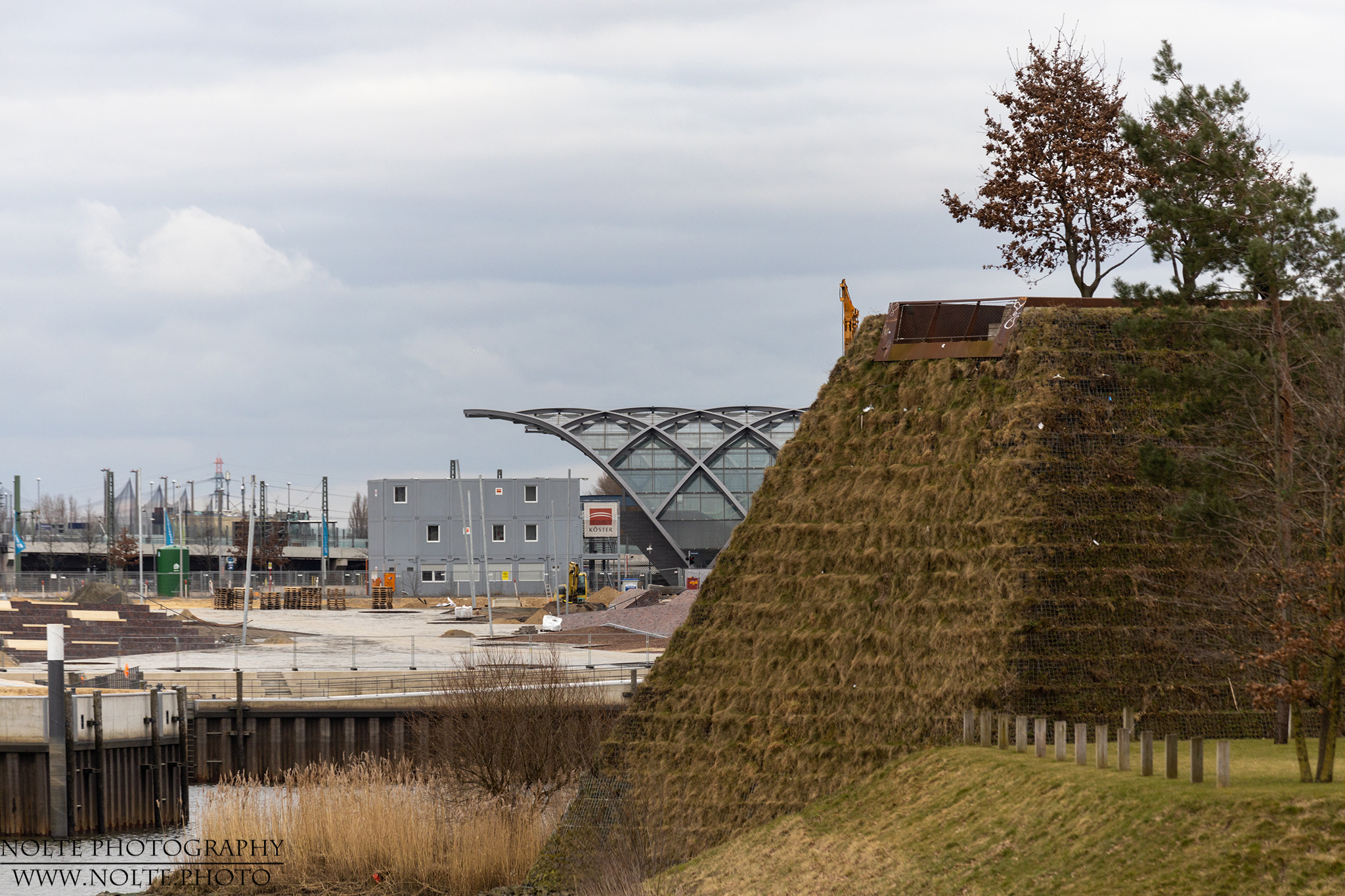 Hinter dem Hügel versteckt