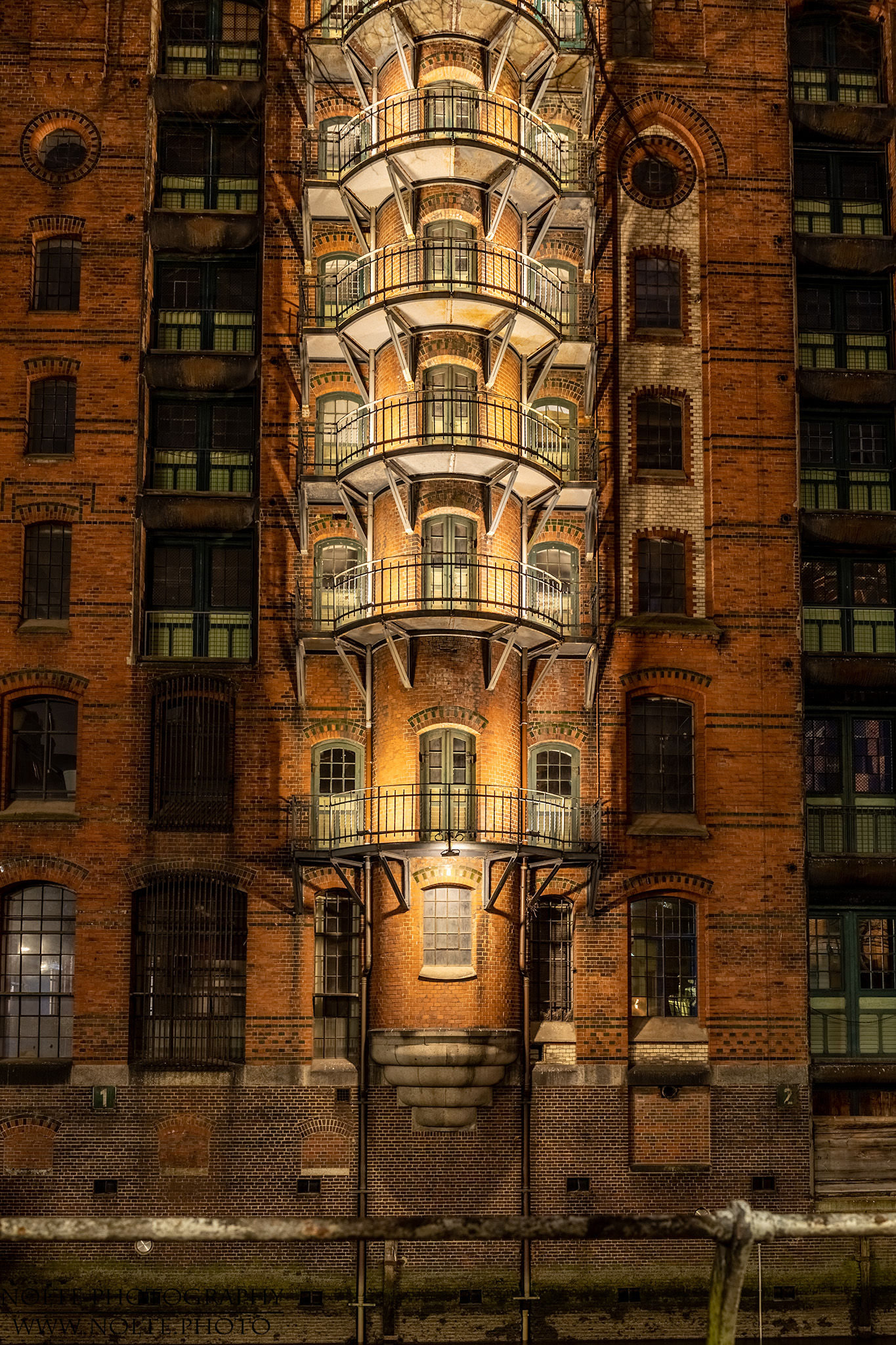 Lichtkunst in der Speicherstadt HDR