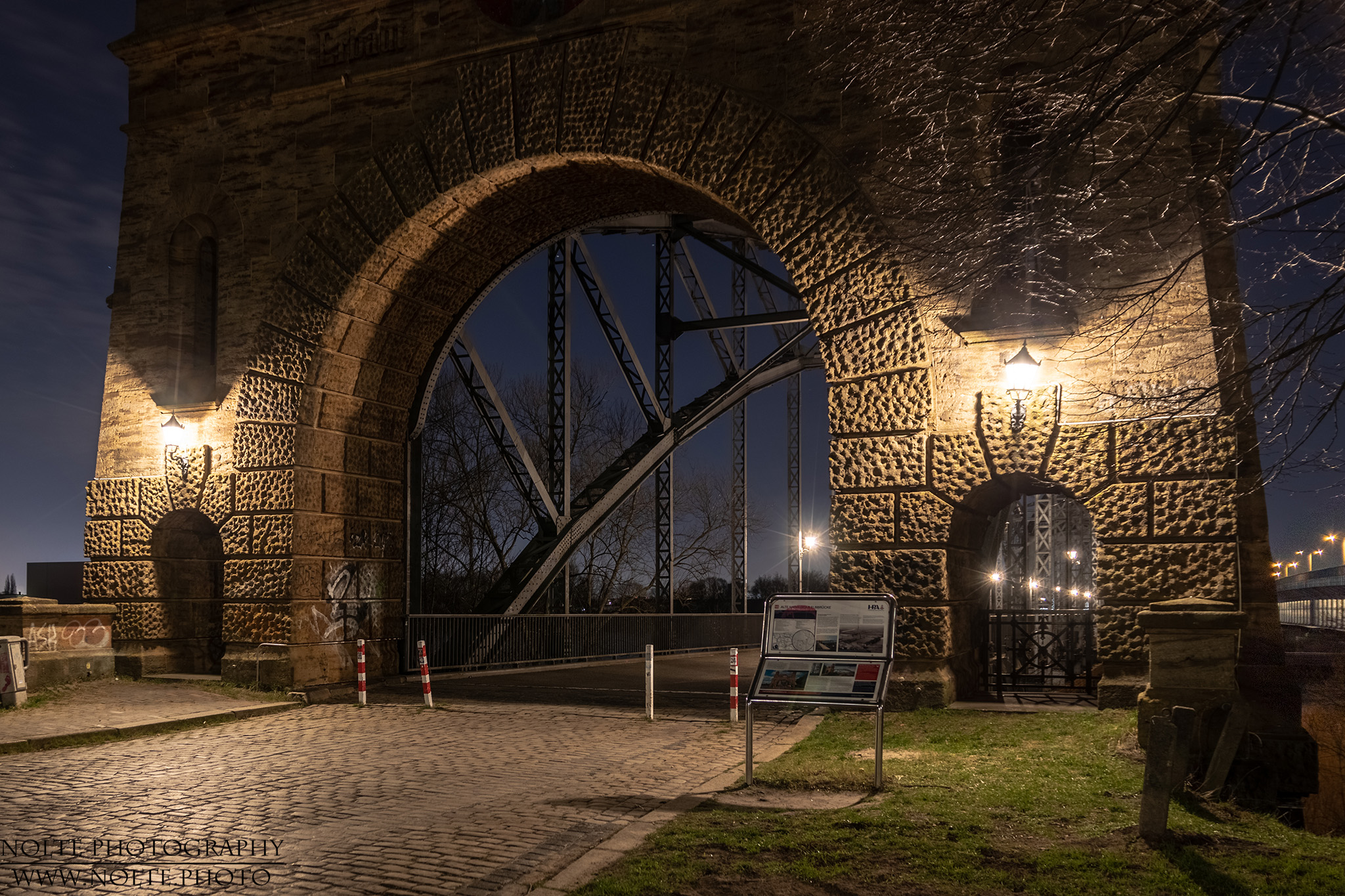 Portal der alten Harburger Elbbrücke
