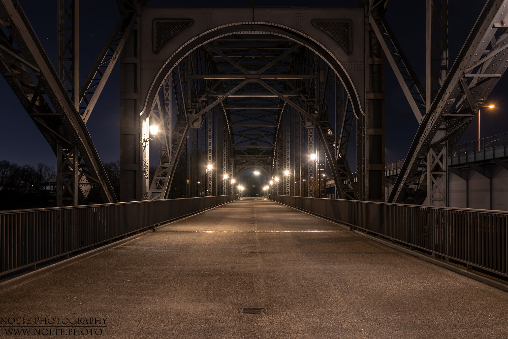 Alte Harburger Elbbrücke im dunkeln