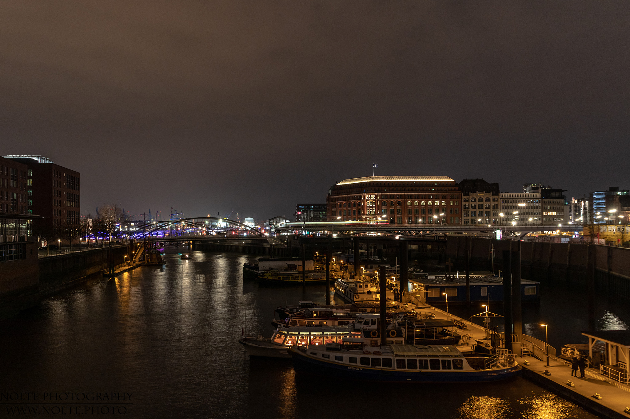 Blick auf einen der Hamburger Häfen