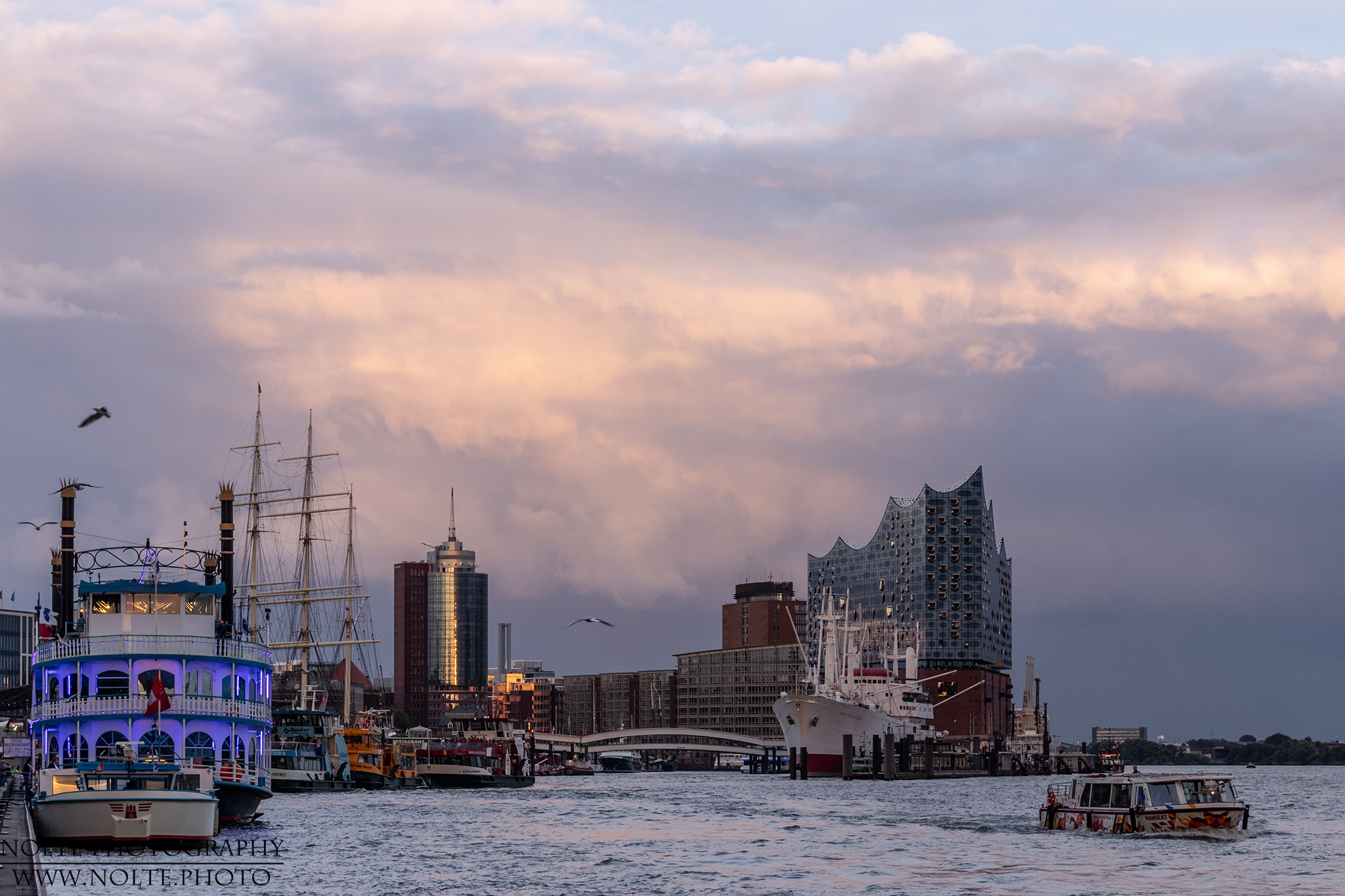 Wolken über der Elphi