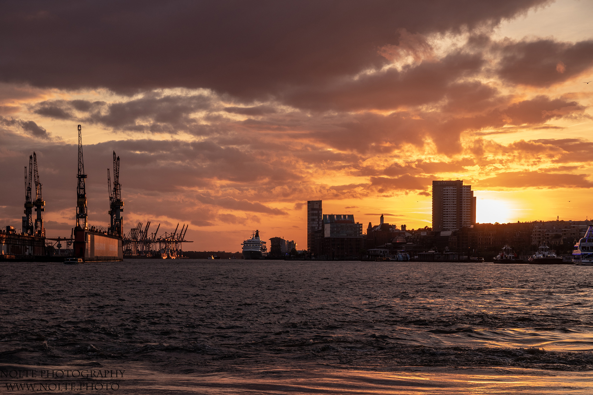 Abendrot über dem Hafen