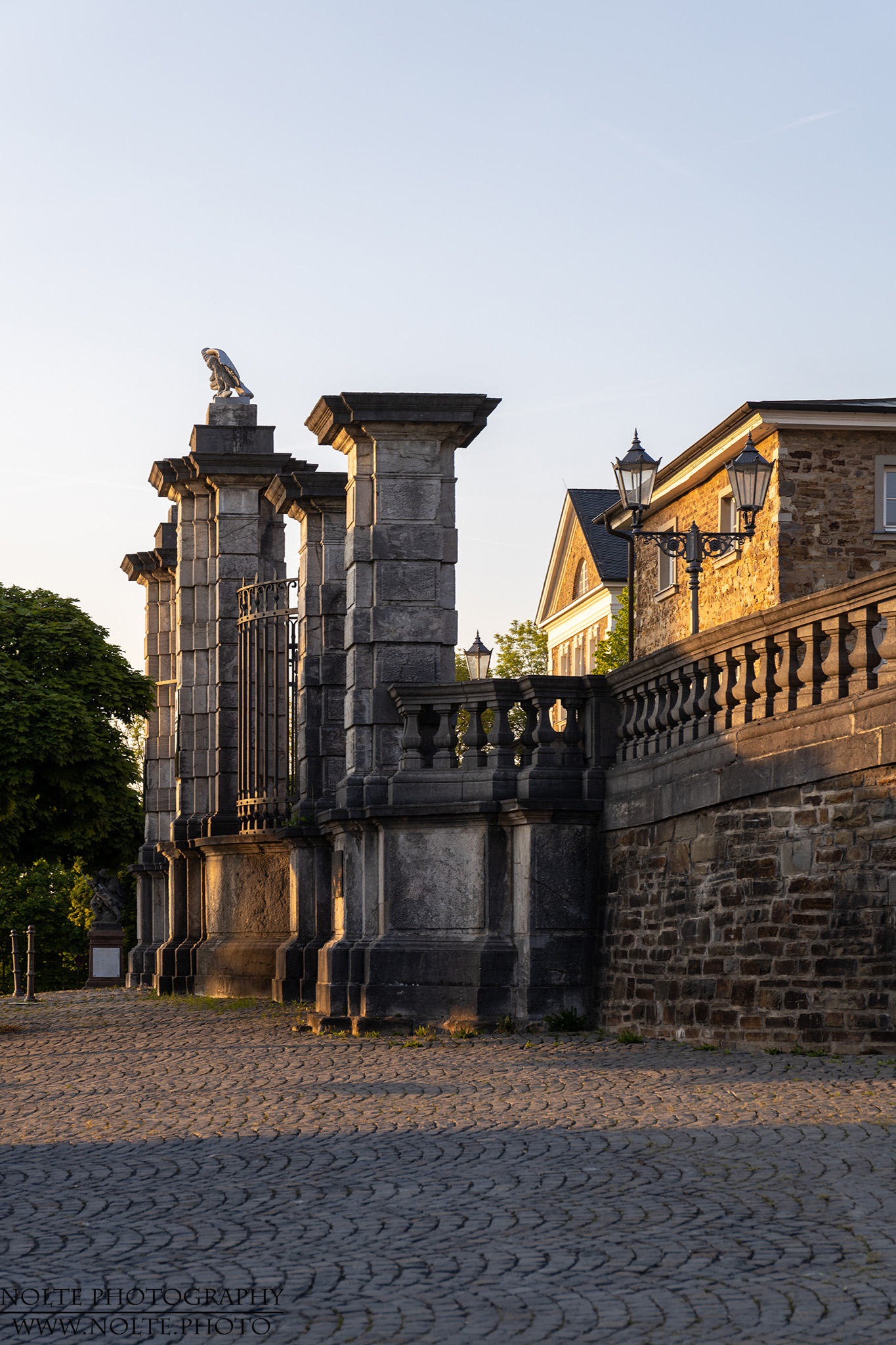 Eingangsportal von Schloss Bensberg