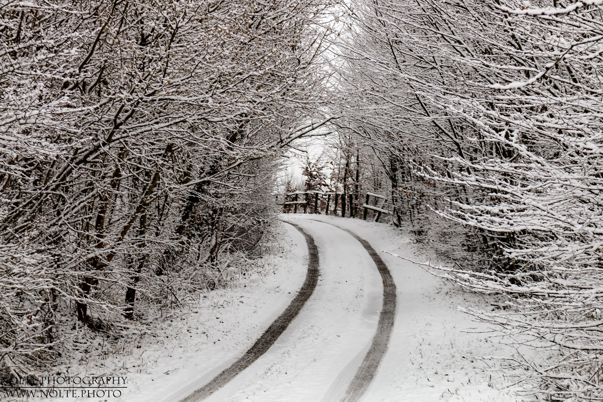 Verschneiter Weg im Kneeden