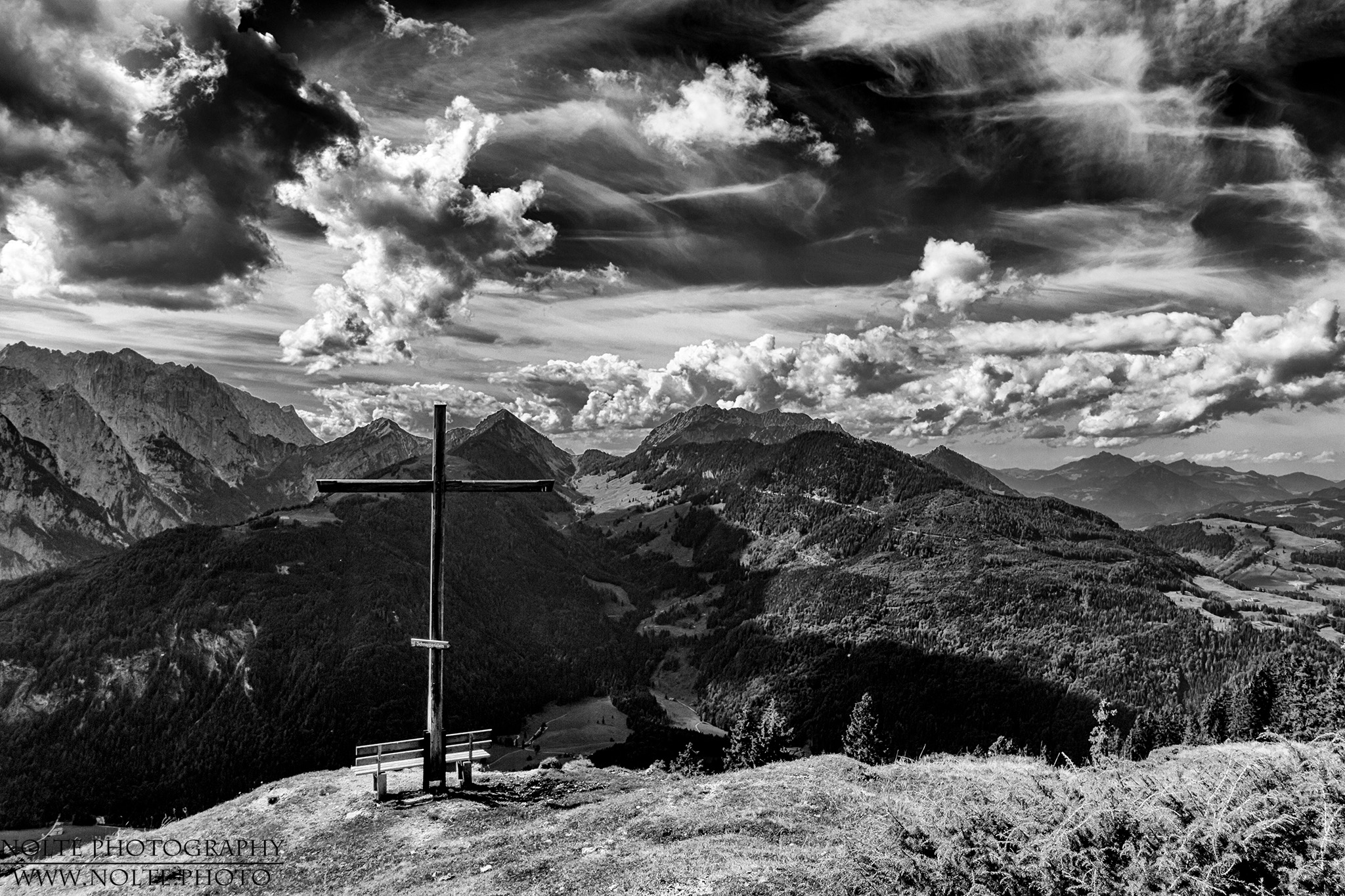 Gipfelkreuz in den Österreicher Bergen