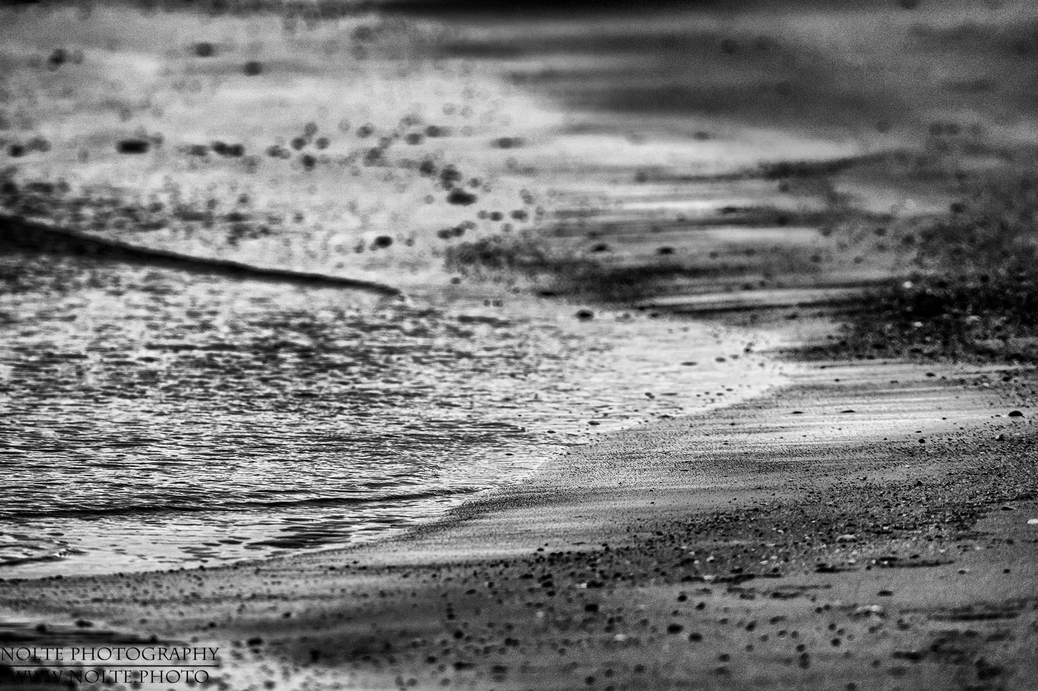 Leichte Wellen am Strand