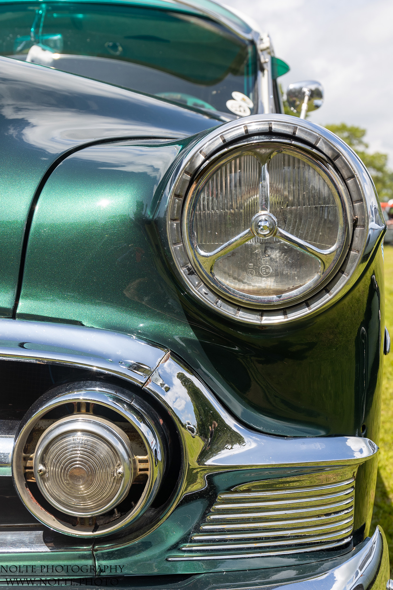 Scheinwerfer und Blinker eines Chevrolet Bel-Air aus den 50er Jahren.