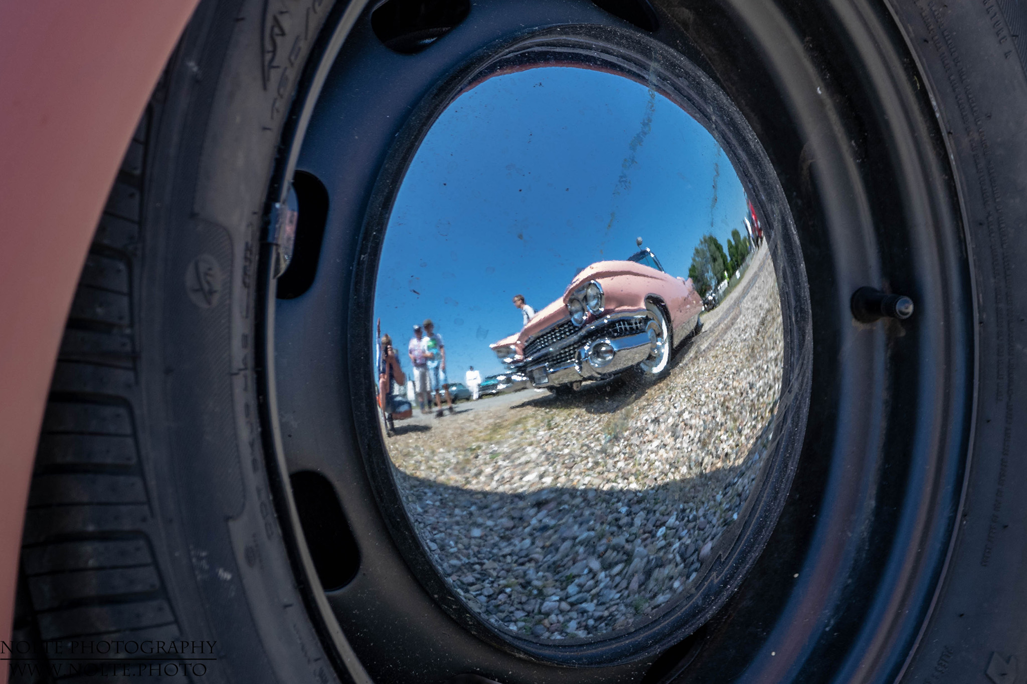 Im Spiegel der Radkappe