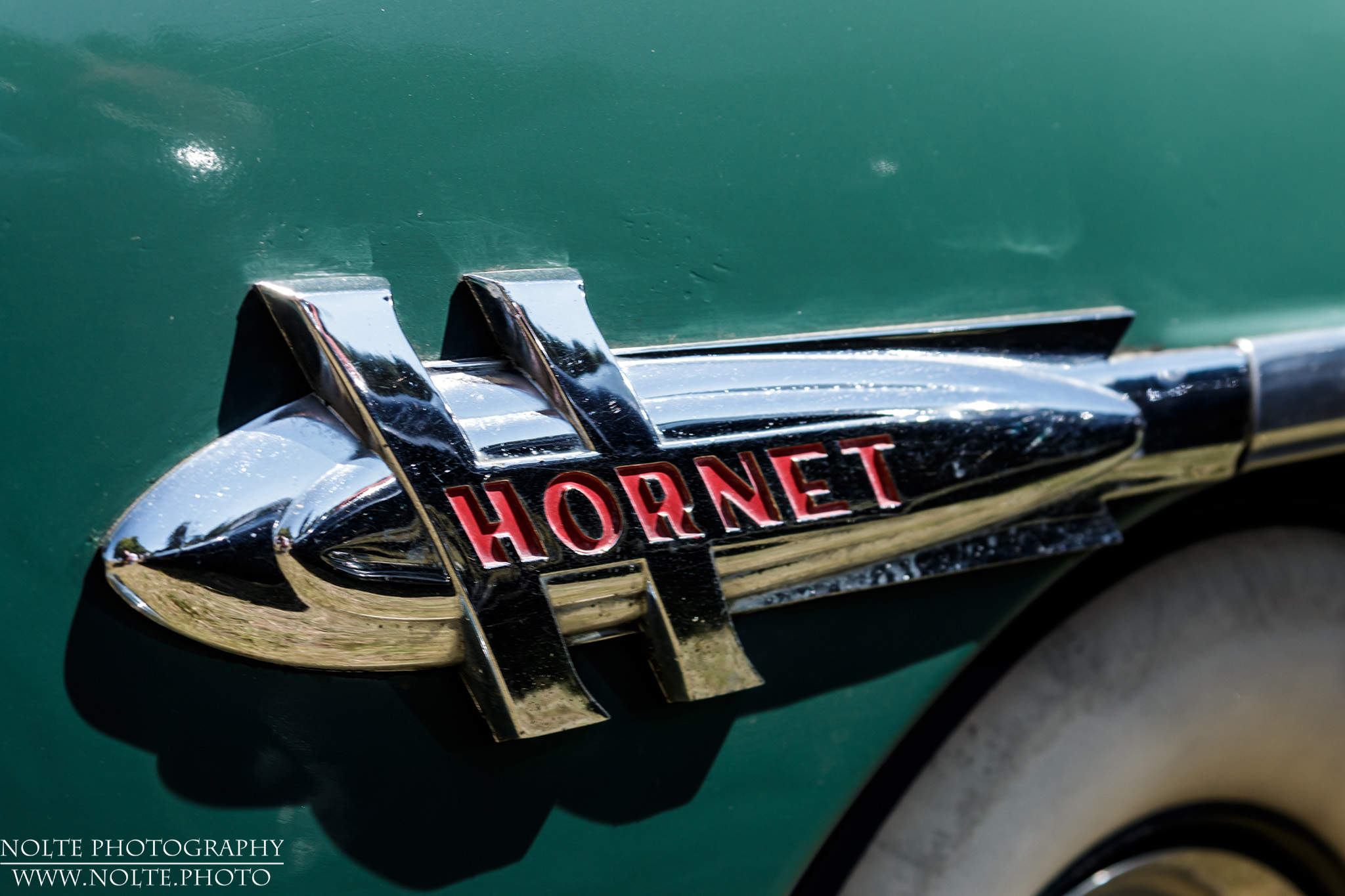 Hornet-Schriftzug im Design einer Rakete