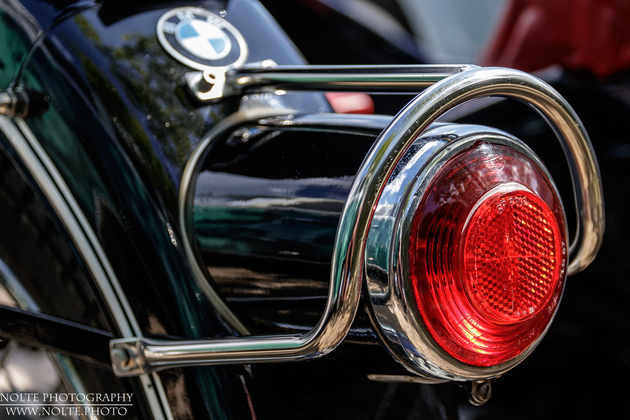 Rücklicht eines Oldtimer Motorrades von BMW