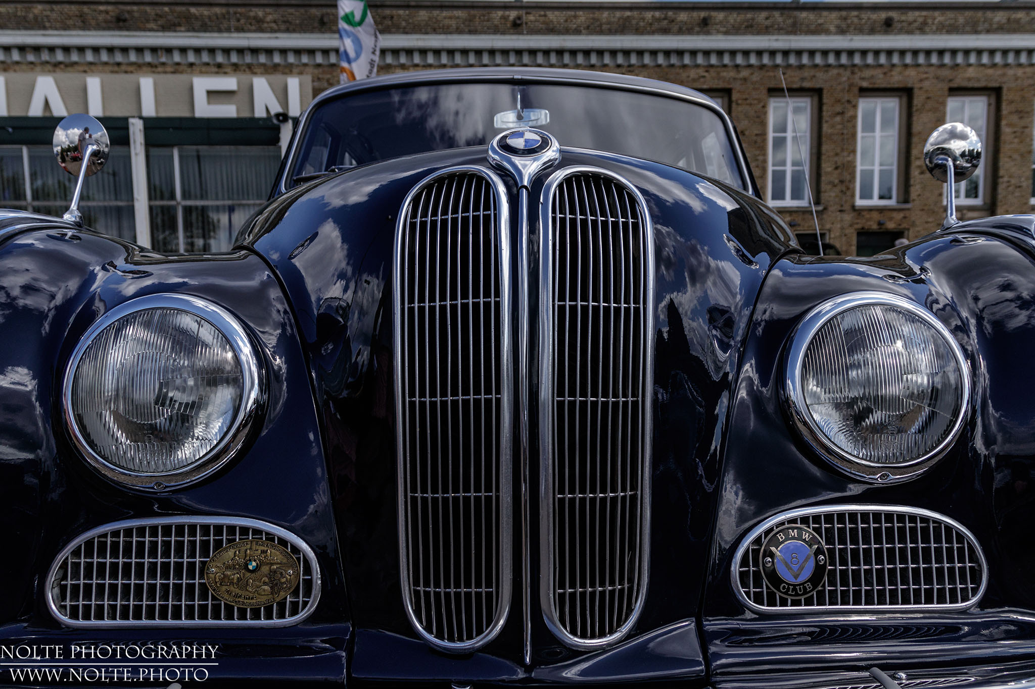 Kühlerniere eines BMW Barockengel