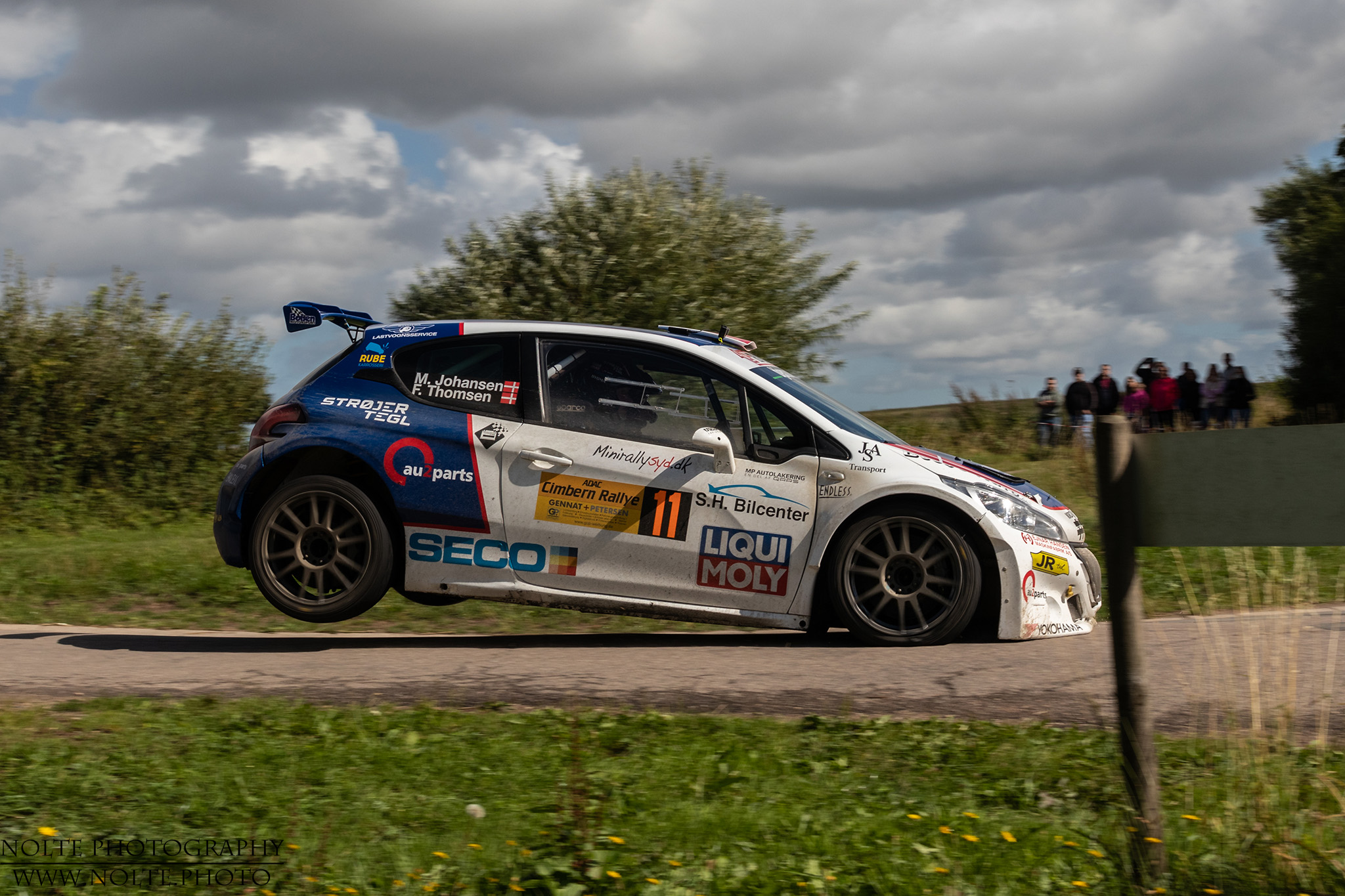 Leichte Frontverformung