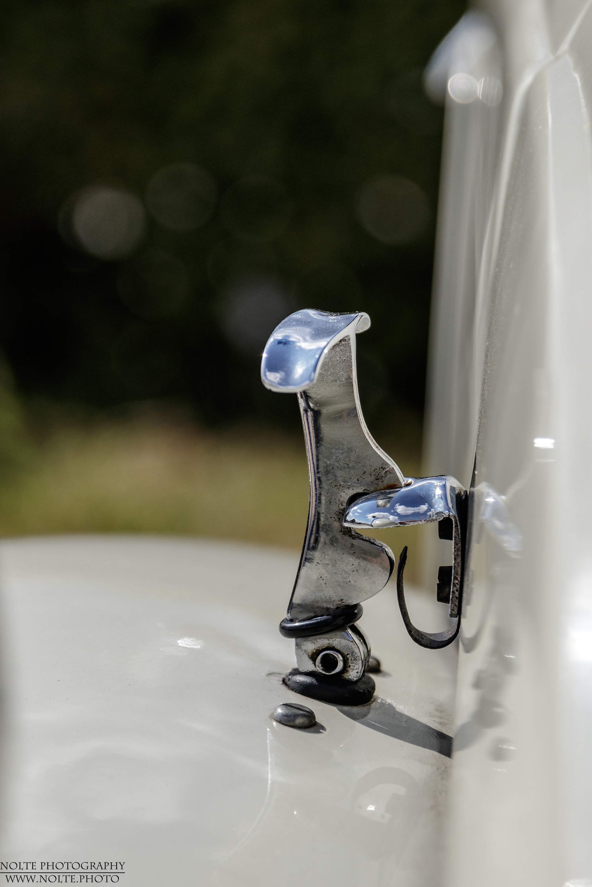 Der Motorhaubenverschluss eines 1937er Fiat 500 Topolino