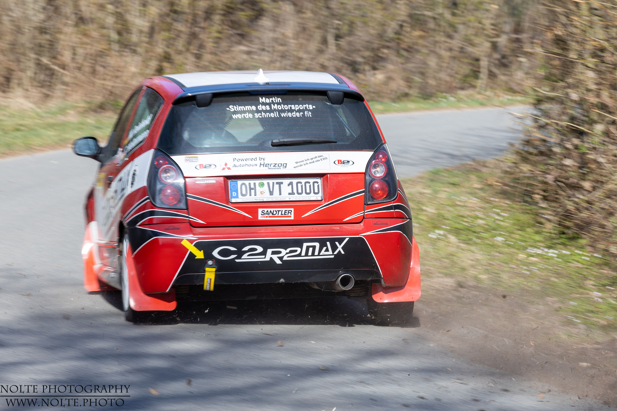 Citroen C2 in einer langen Kurve