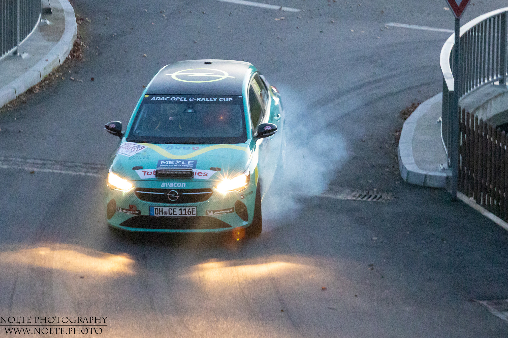 Opel E-Corsa Rallye lässt die Reifen qualmen