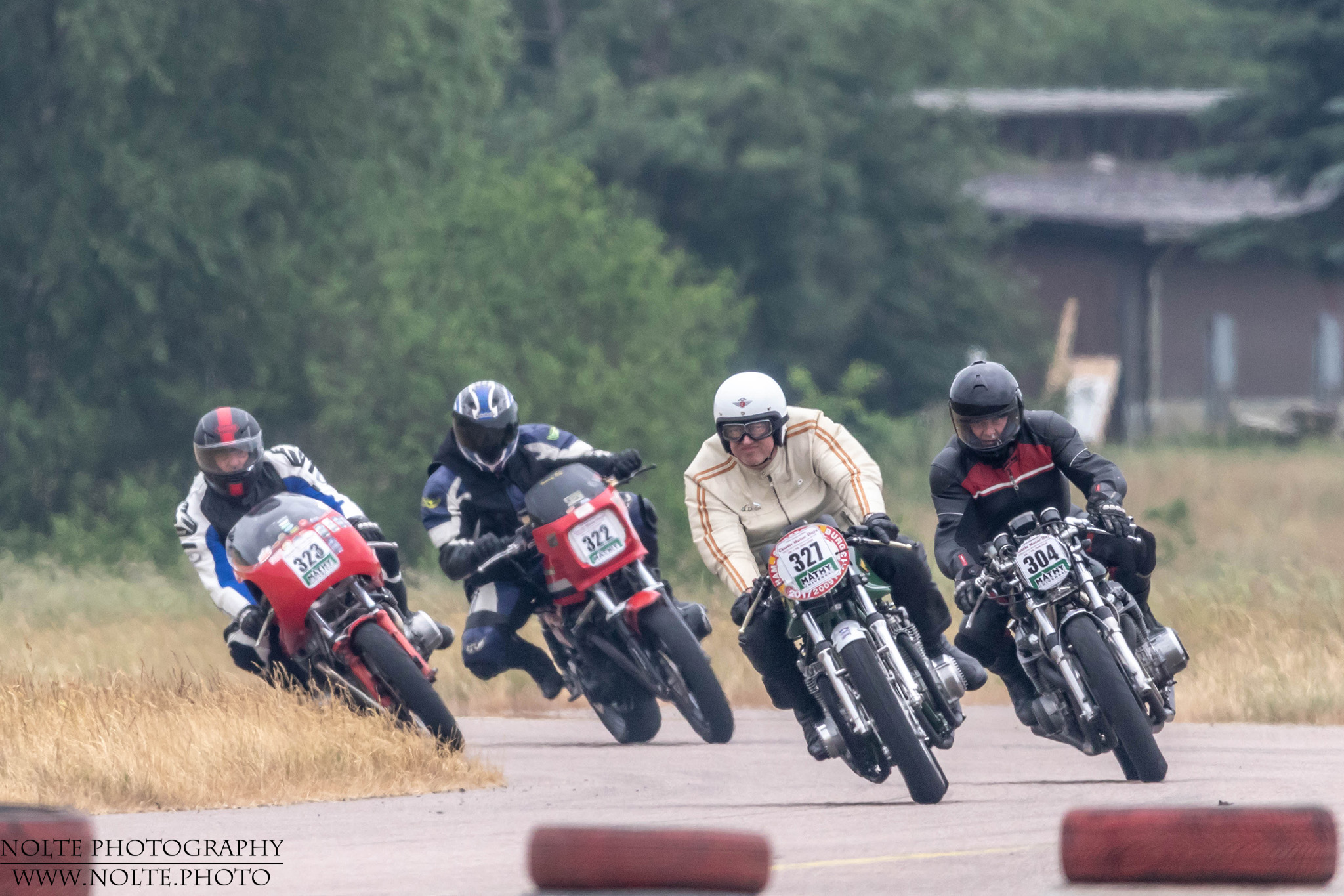 Motorradrennen auf dem Flugplatz "Hungriger Wolf"