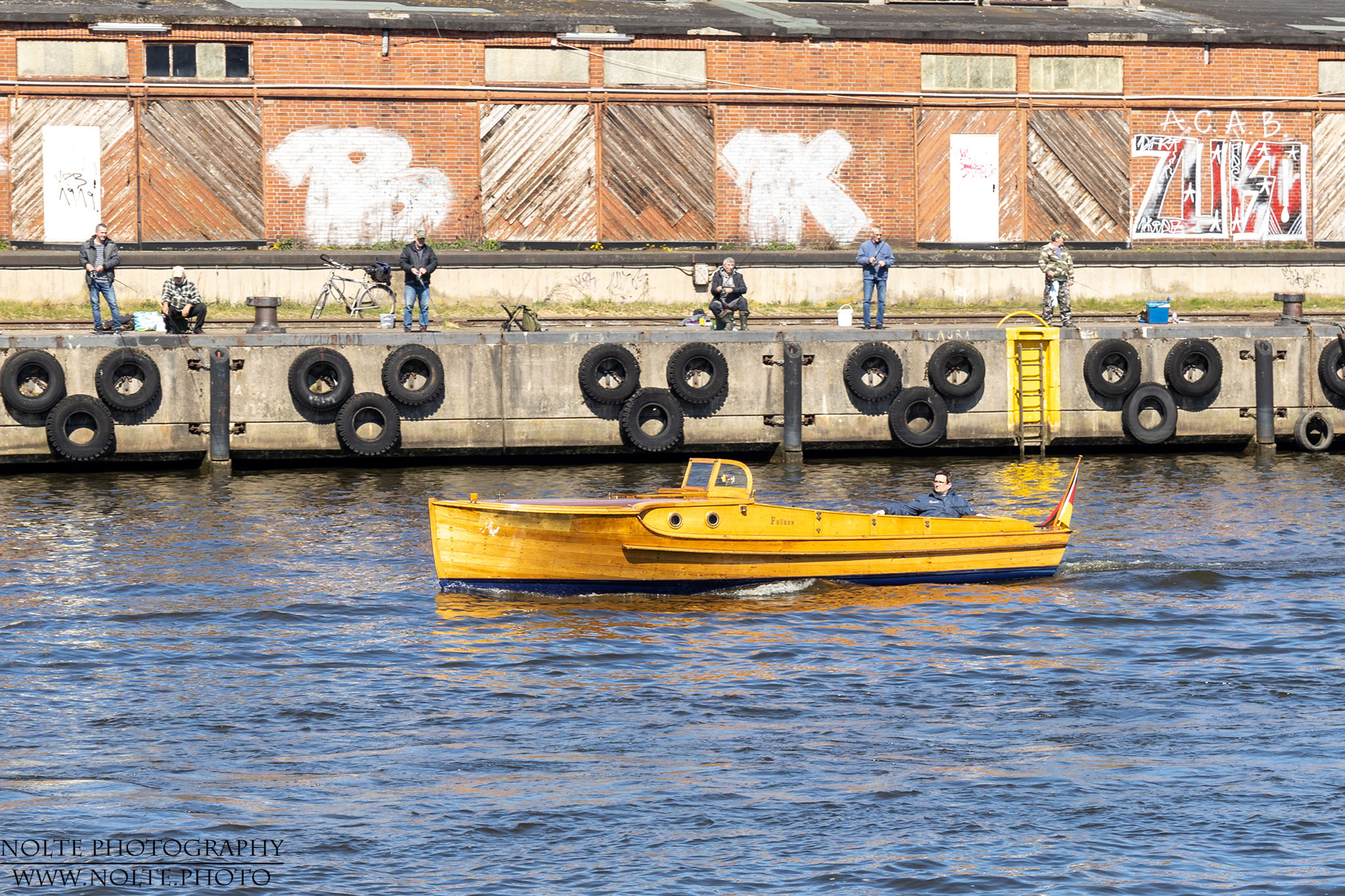 Gemütliches dahingleiten auf der Trave in Lübeck