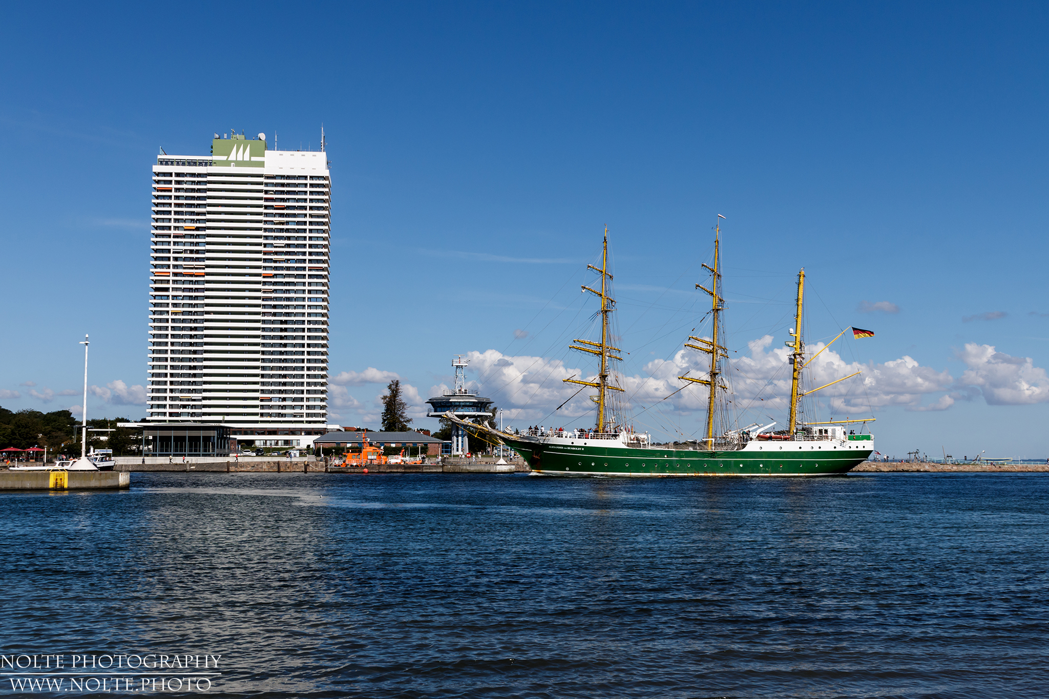 Alex II vor dem Maritim