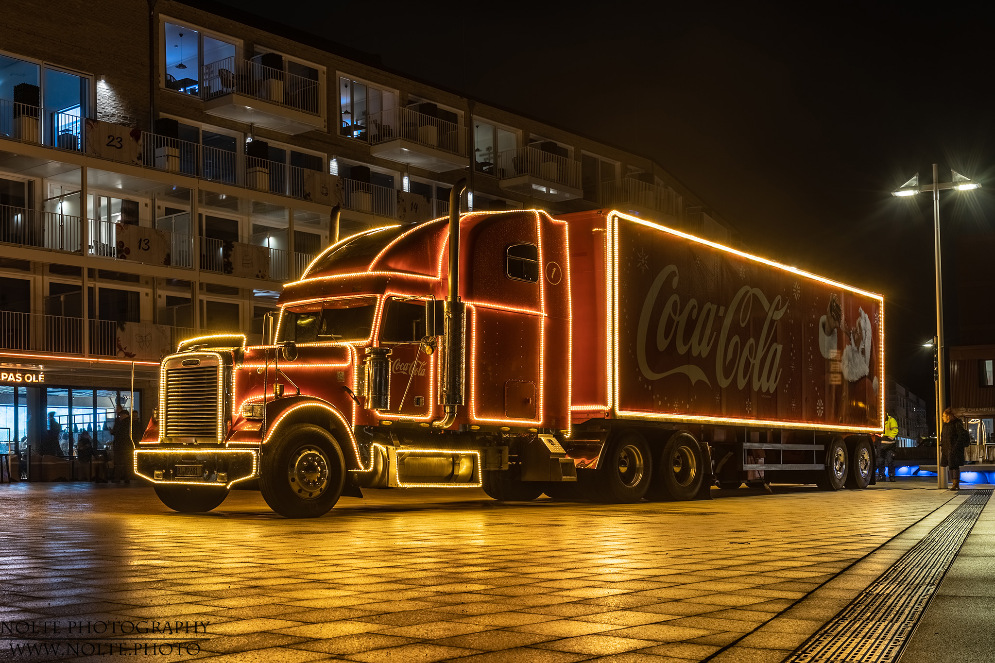 Coke-Truck Abends in der Travemünder Beach Bay